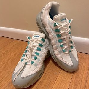 Nike AIR 95 Essential “Clear Emerald”